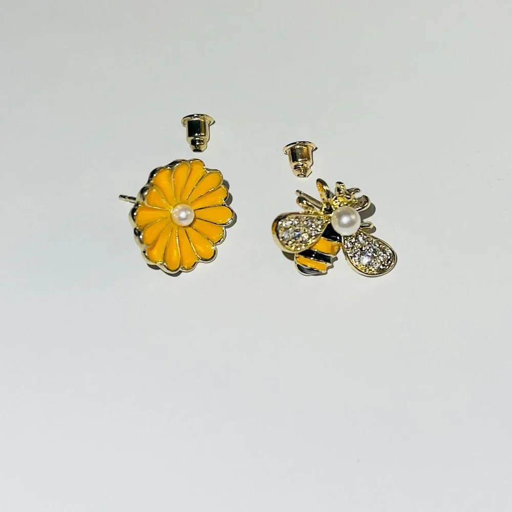 Cute Insect Bee Daisy Flower Stud Earrings Cubic Zirconia Crystal Earrings set - Picture 2 of 4